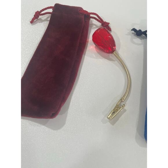 Quickclasp Bracelet Helper Set of 2 with Drawstring Bags - Picture 3 of 10